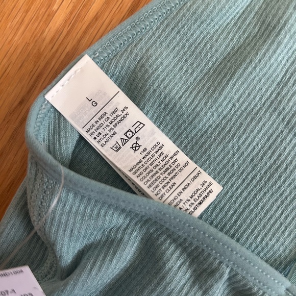 NWT cami-style bra top - Picture 4 of 4